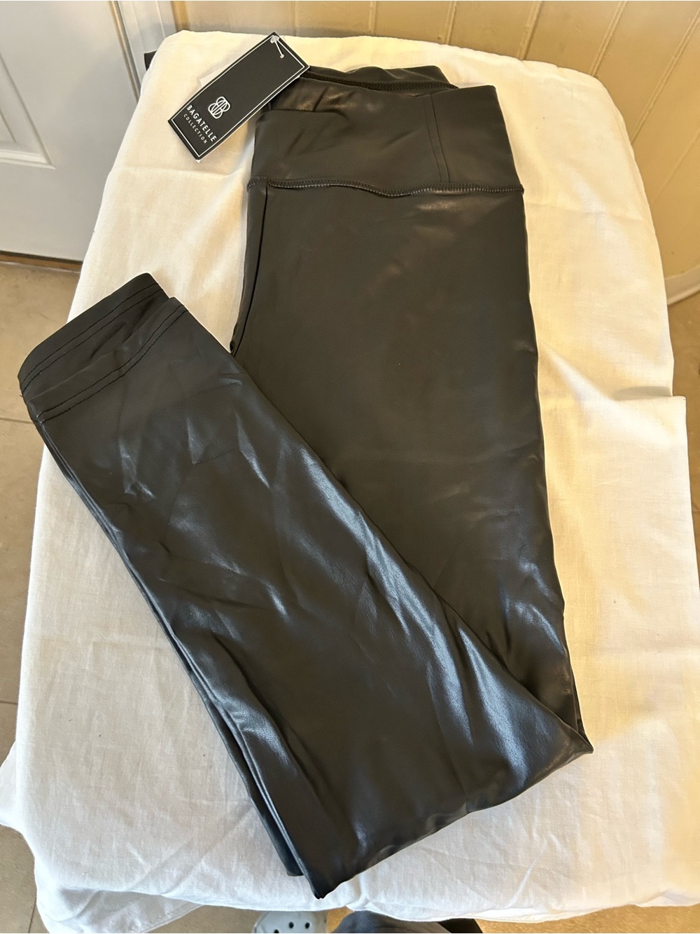 NWT Bagatelle Collection Faux Leather Black Leggings/Size Large